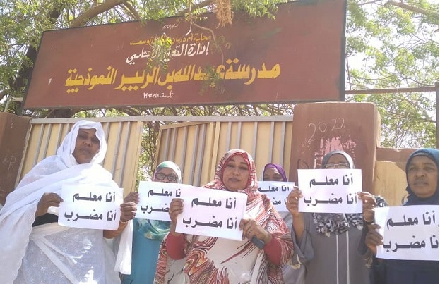 الإضراب المفتوح.. سلاح العاملين في مواجهة الأزمة المعيشية بالسودان